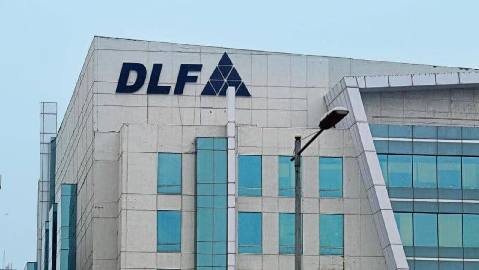 DLF sells 1,113 luxury flats for ₹7,200 crore within 3 days in its new Gurugram project